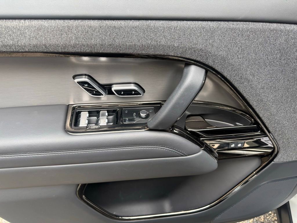 Used 2023 Land Rover Range Rover Sport SE image 12