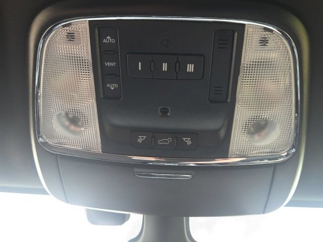 Used 2020 Jeep Grand Cherokee Limited w/ Premium Lighting Group AWD/4WD image 27