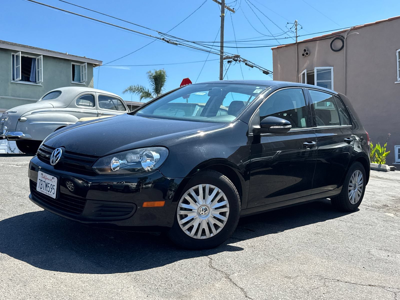 Used 2013 Volkswagen Golf 4-Door FWD image 2