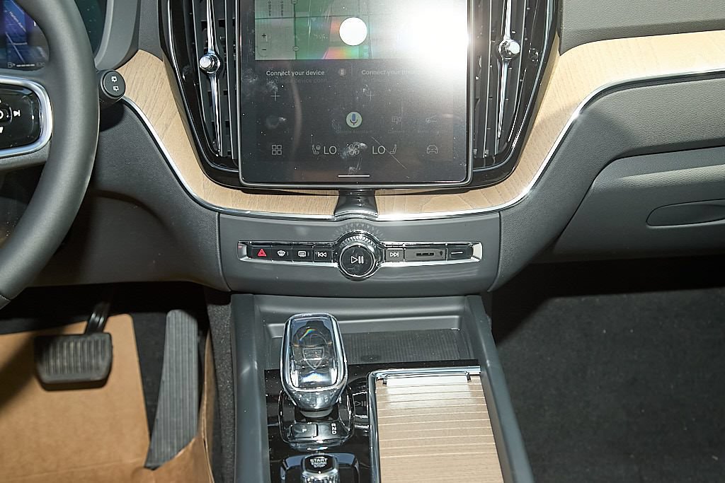 New 2026 Volvo XC60 B5 Plus w/ Climate Package PRO AWD/4WD image 27