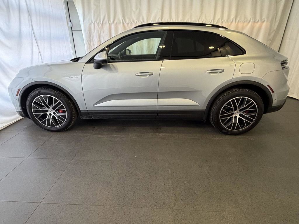 Certified 2025 Porsche Macan 4S Electric AWD/4WD image 2