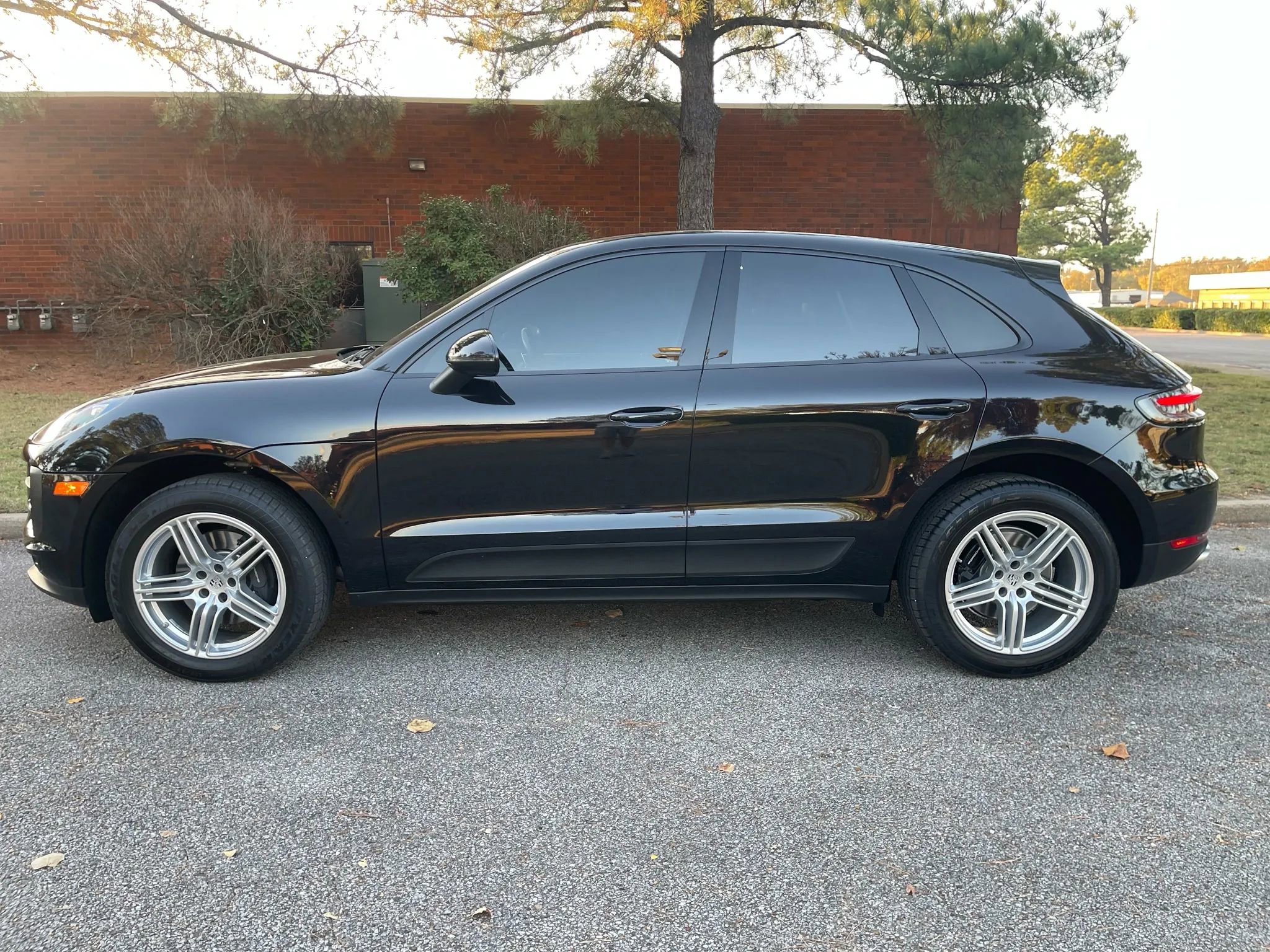 Used 2020 Porsche Macan image 2