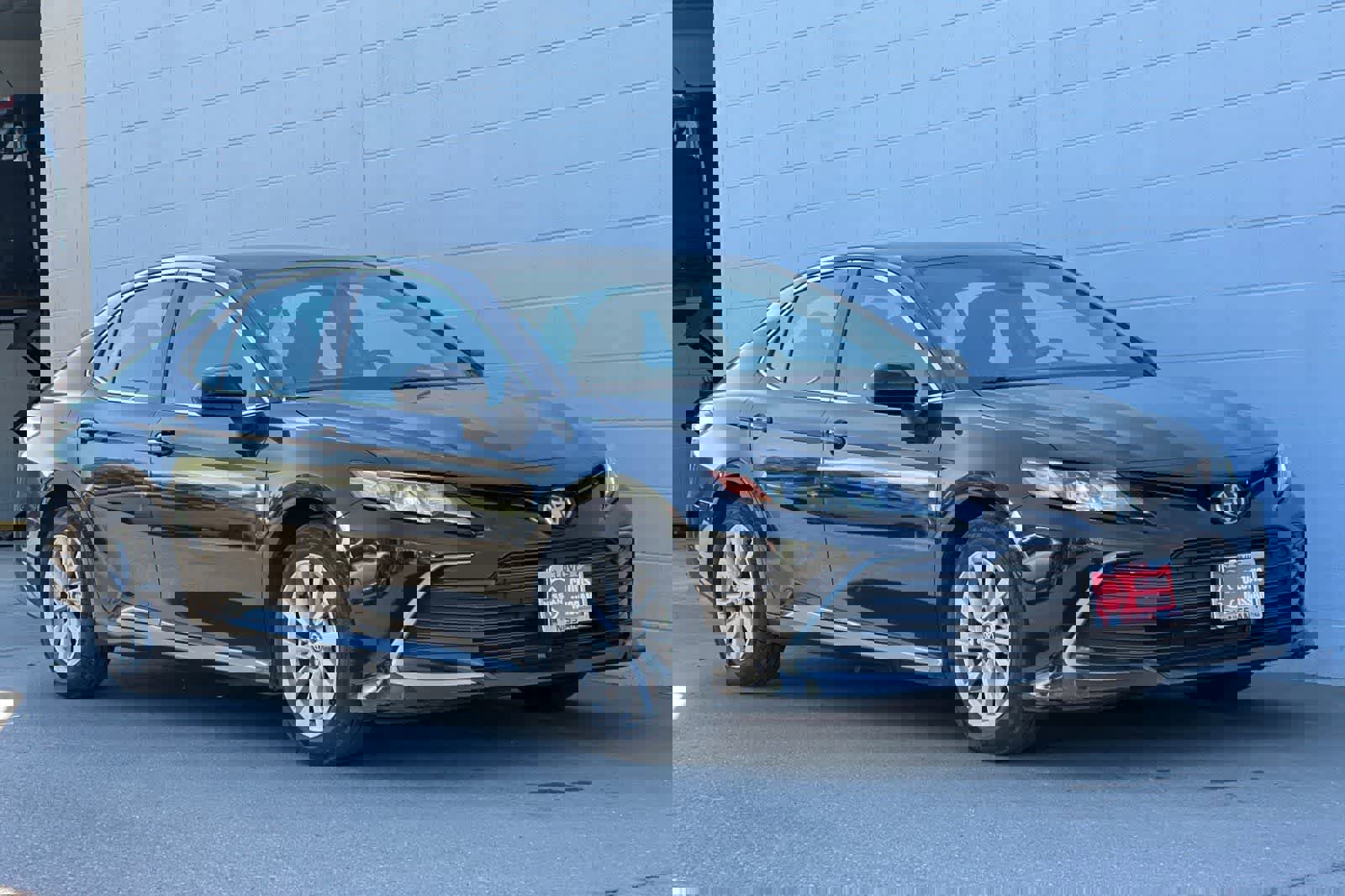 Used 2021 Toyota Camry LE image 10