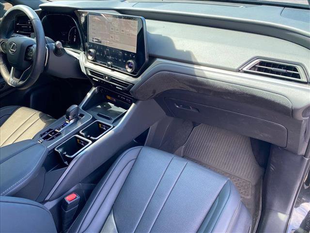 Used 2025 Lexus TX 500h AWD w/ Technology Package image 27