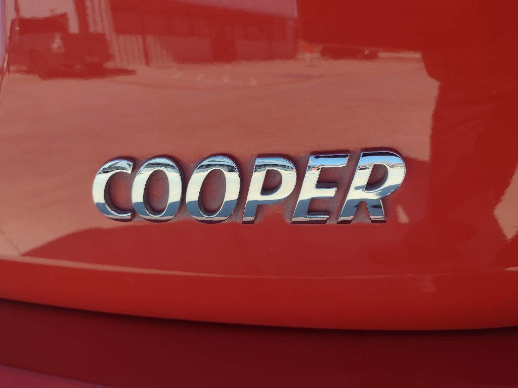 Used 2019 MINI Cooper 4-Door Hardtop w/ Storage Package image 9