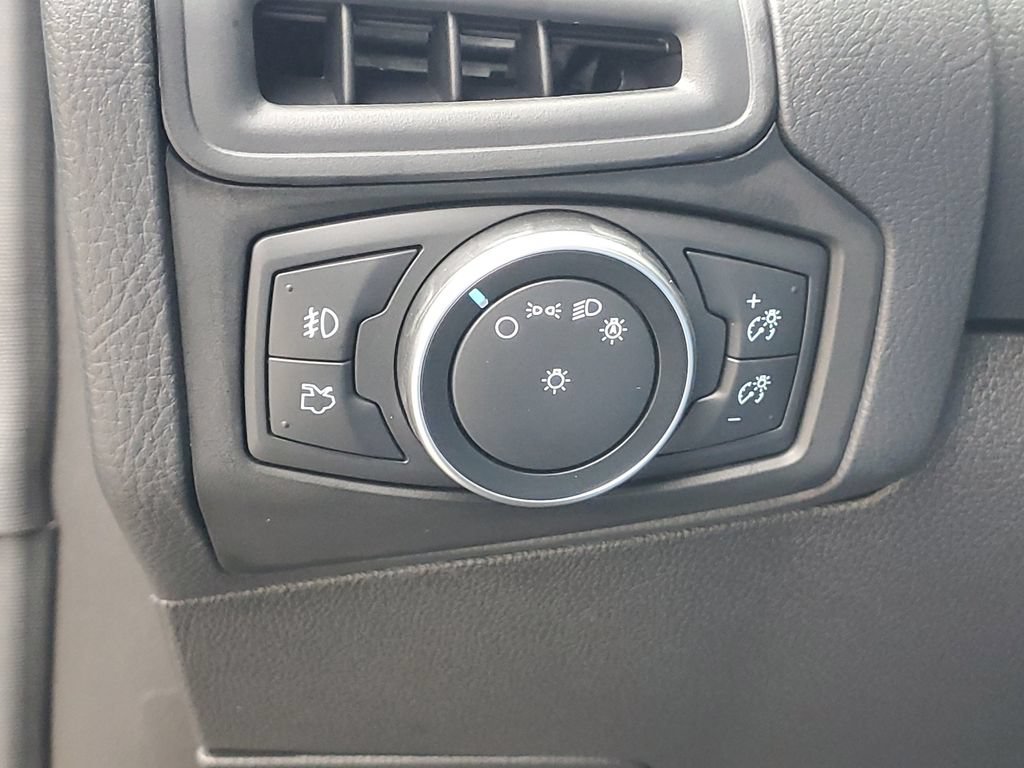 Used 2018 Ford Focus SEL w/ Cold Weather Package FWD image 15