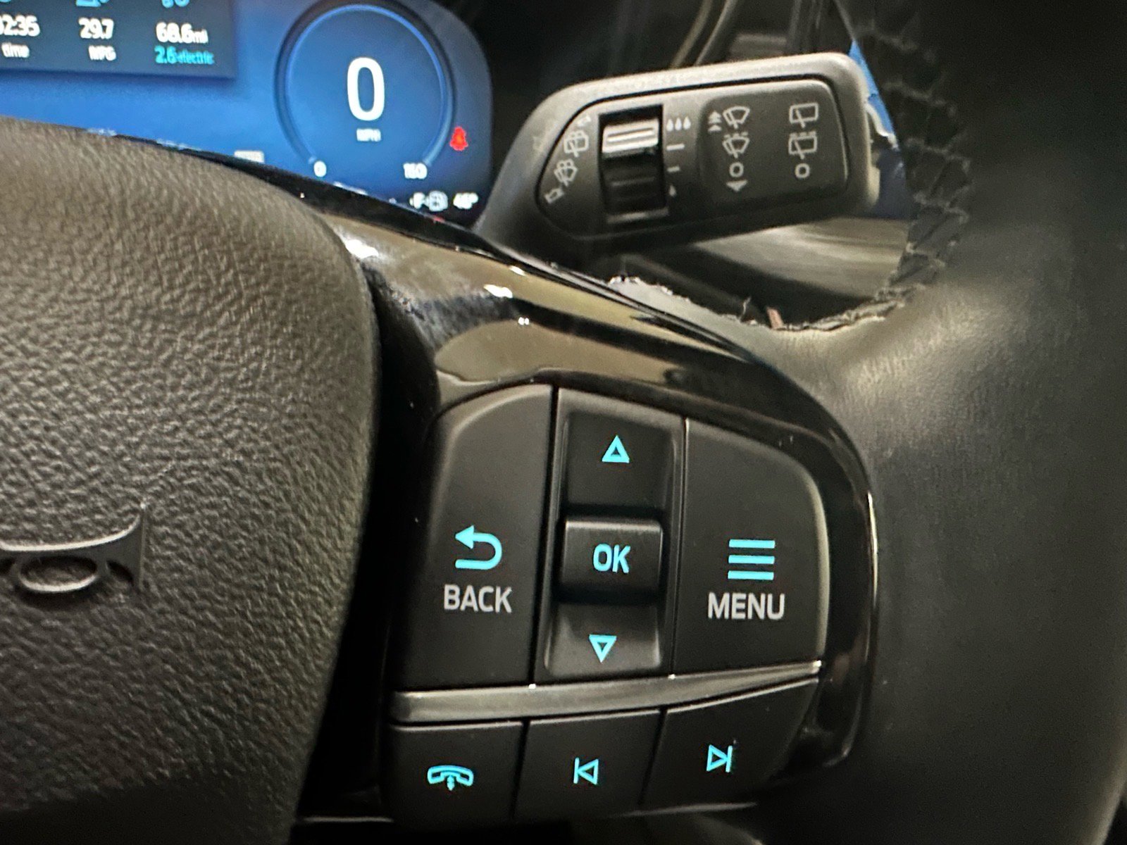 Certified 2025 Ford Escape Platinum w/ Premium Technology Package image 37