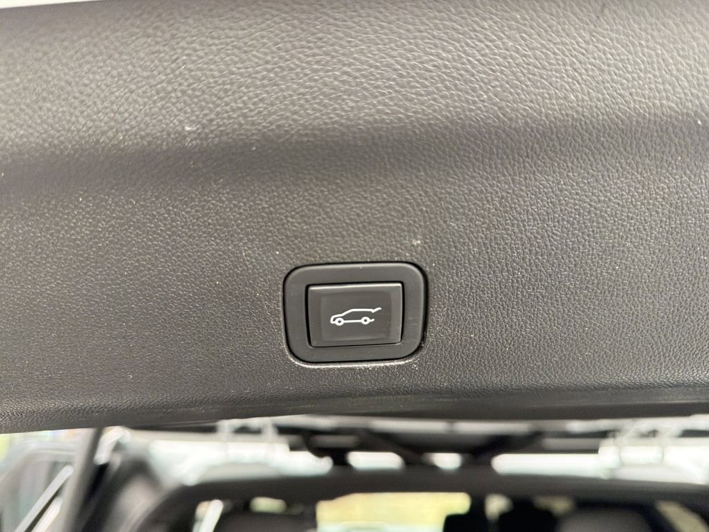 Used 2023 Chevrolet Tahoe Z71 w/ Luxury Package image 19