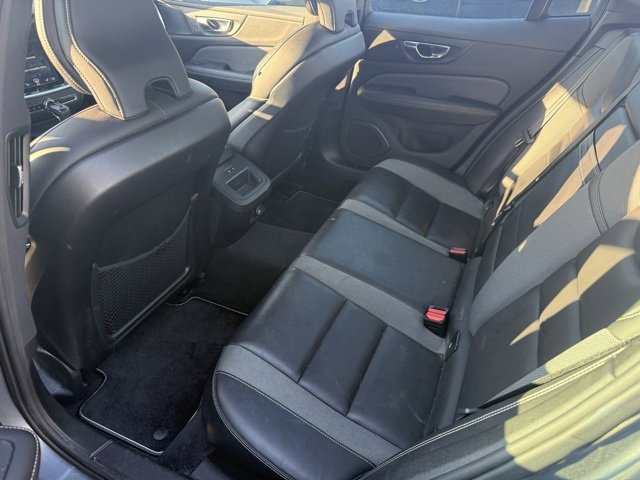 Used 2019 Volvo S60 T6 R-Design image 12