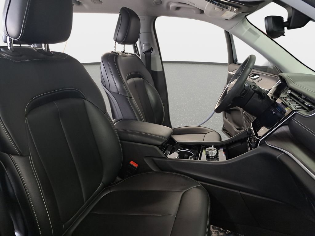 Certified 2023 Jeep Grand Cherokee L Limited w/ Black Appearance Package AWD/4WD image 11