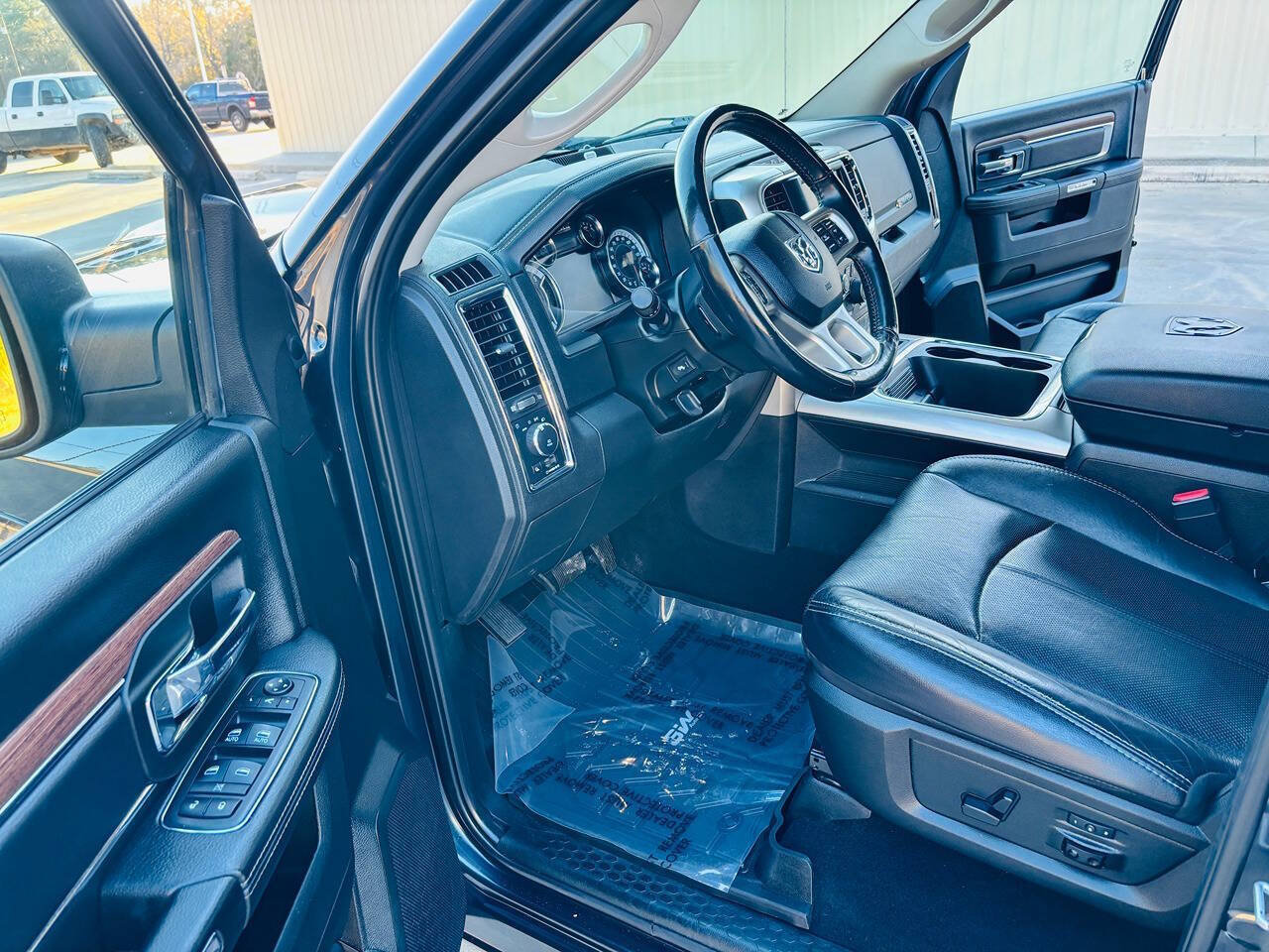 Used 2017 RAM 1500 Laramie w/ Convenience Group AWD/4WD image 51
