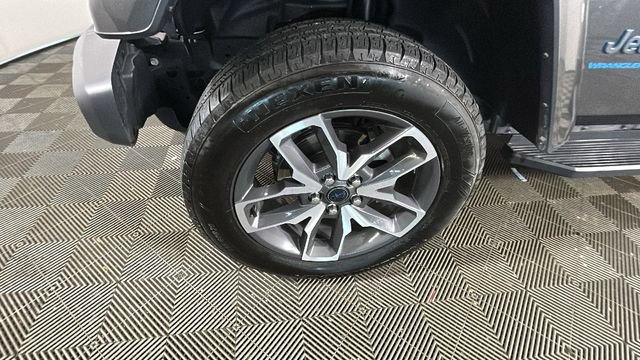Used 2024 Jeep Wrangler Unlimited w/ Convenience Group AWD/4WD image 8