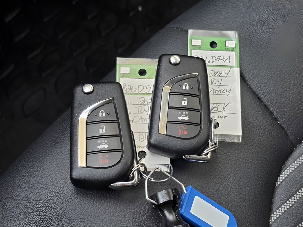 Used 2024 Toyota Camry SE w/ Cold Weather Package image 34