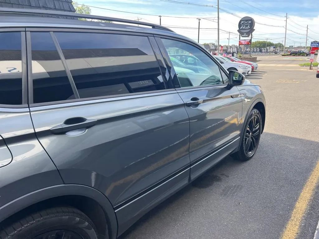 Used 2022 Volkswagen Tiguan SE R-Line image 16