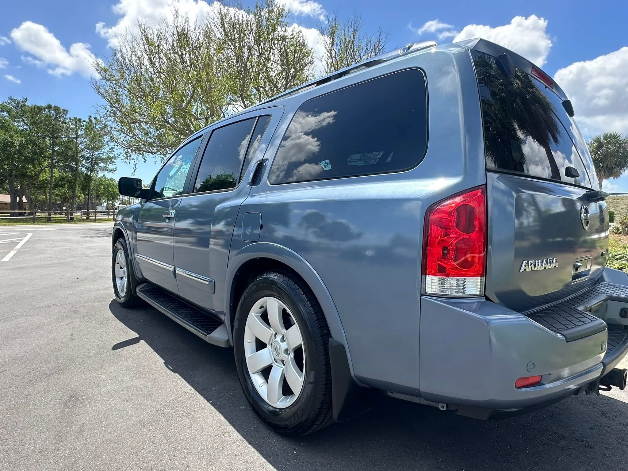 Used 2011 Nissan Armada SL image 8