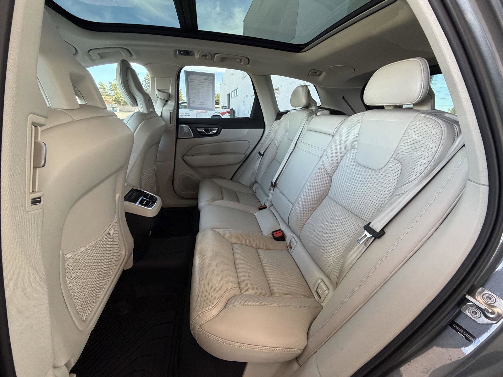 Used 2018 Volvo XC60 T6 Inscription w/ Luxury Seat Package image 23