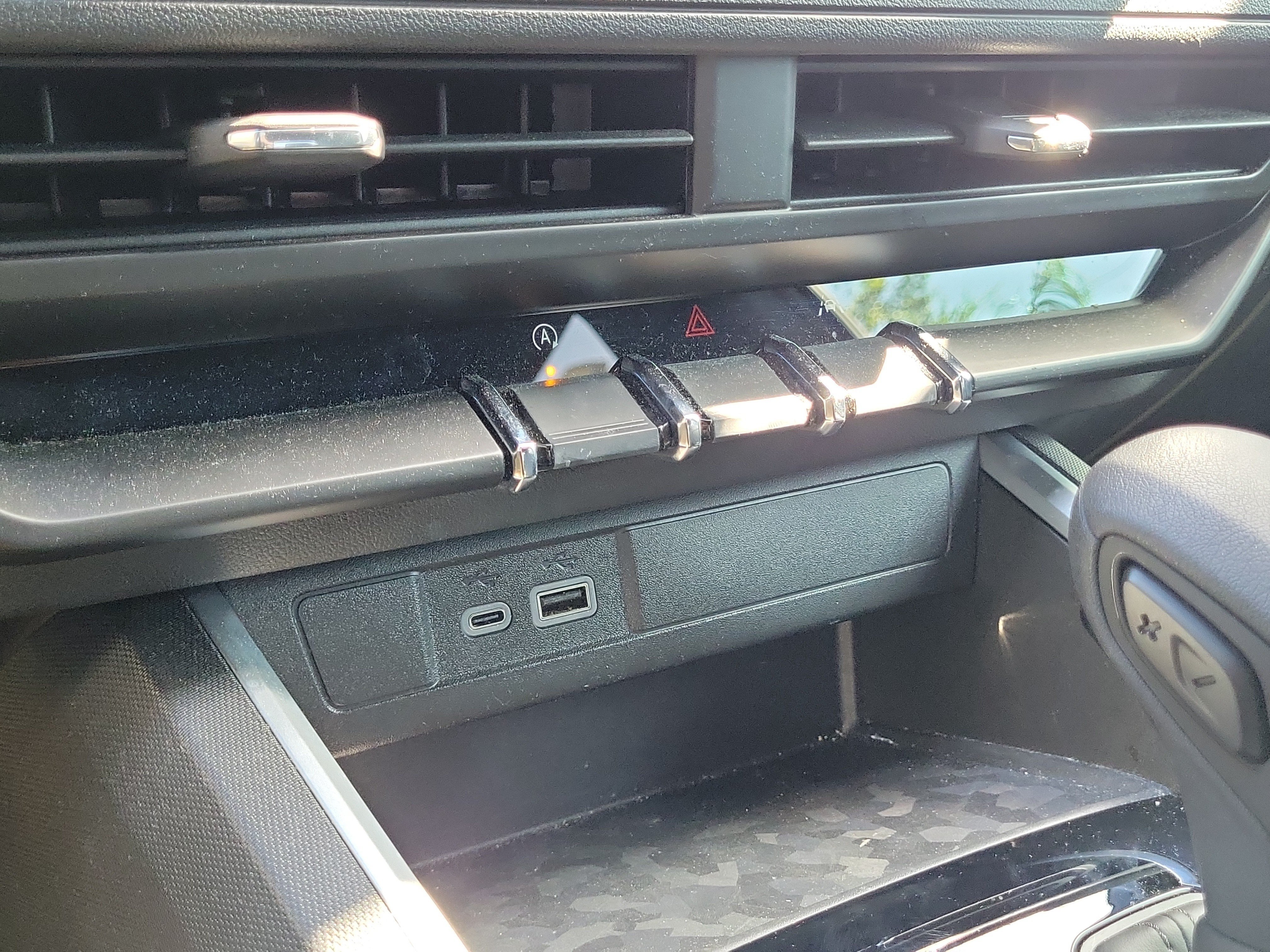 Used 2024 Chevrolet Colorado Trail Boss w/ Technology Package AWD/4WD image 32
