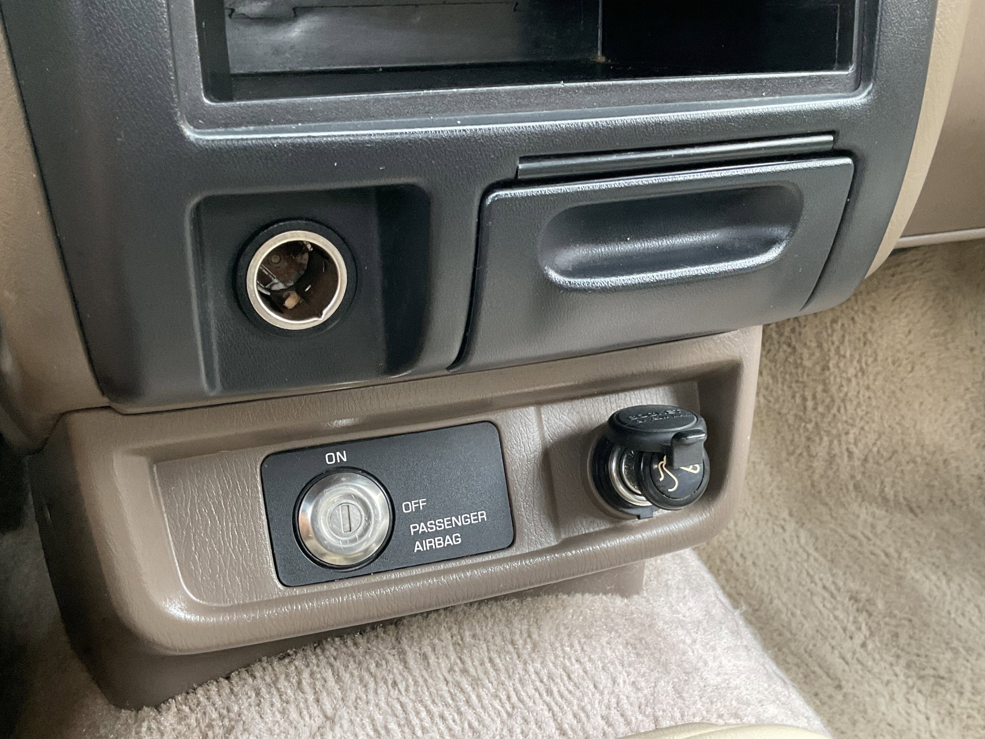 Used 2000 Nissan Frontier XE image 12