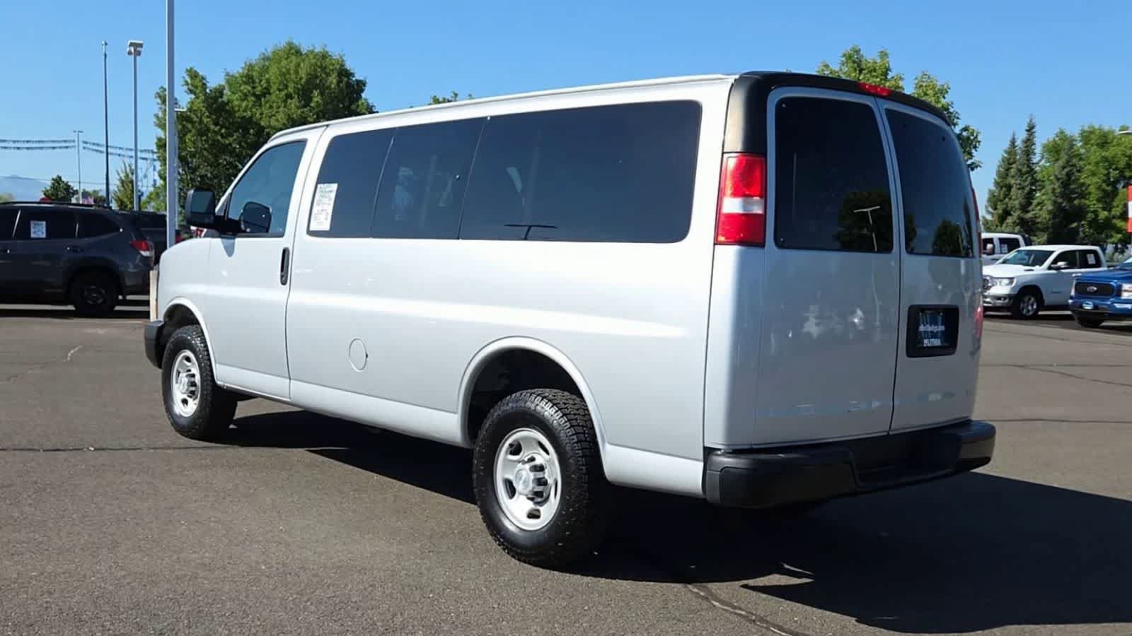 Used 2017 Chevrolet Express 2500 LS RWD image 6