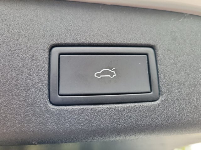 Certified 2022 Volkswagen ID.4 Pro S w/ Gradient Package AWD/4WD image 8