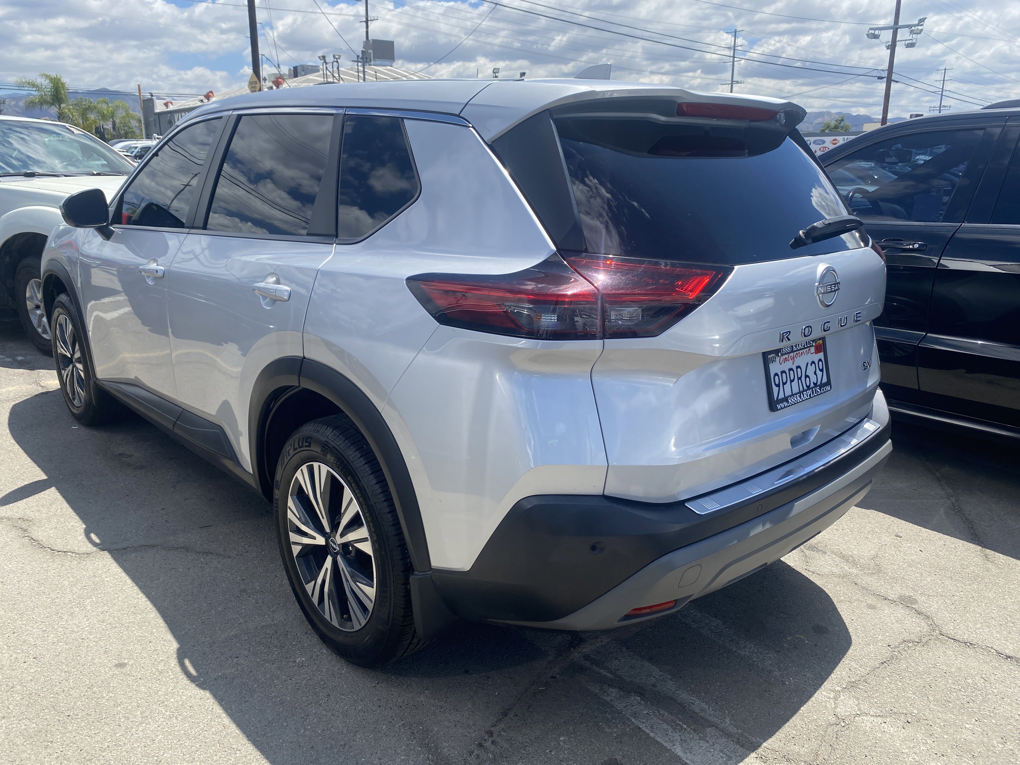 Used 2022 Nissan Rogue SV FWD image 9