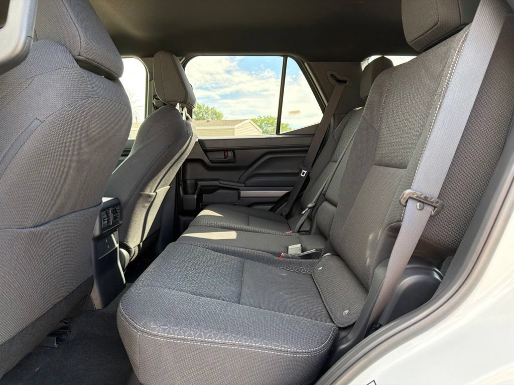 Used 2025 Toyota 4Runner SR5 AWD/4WD image 10
