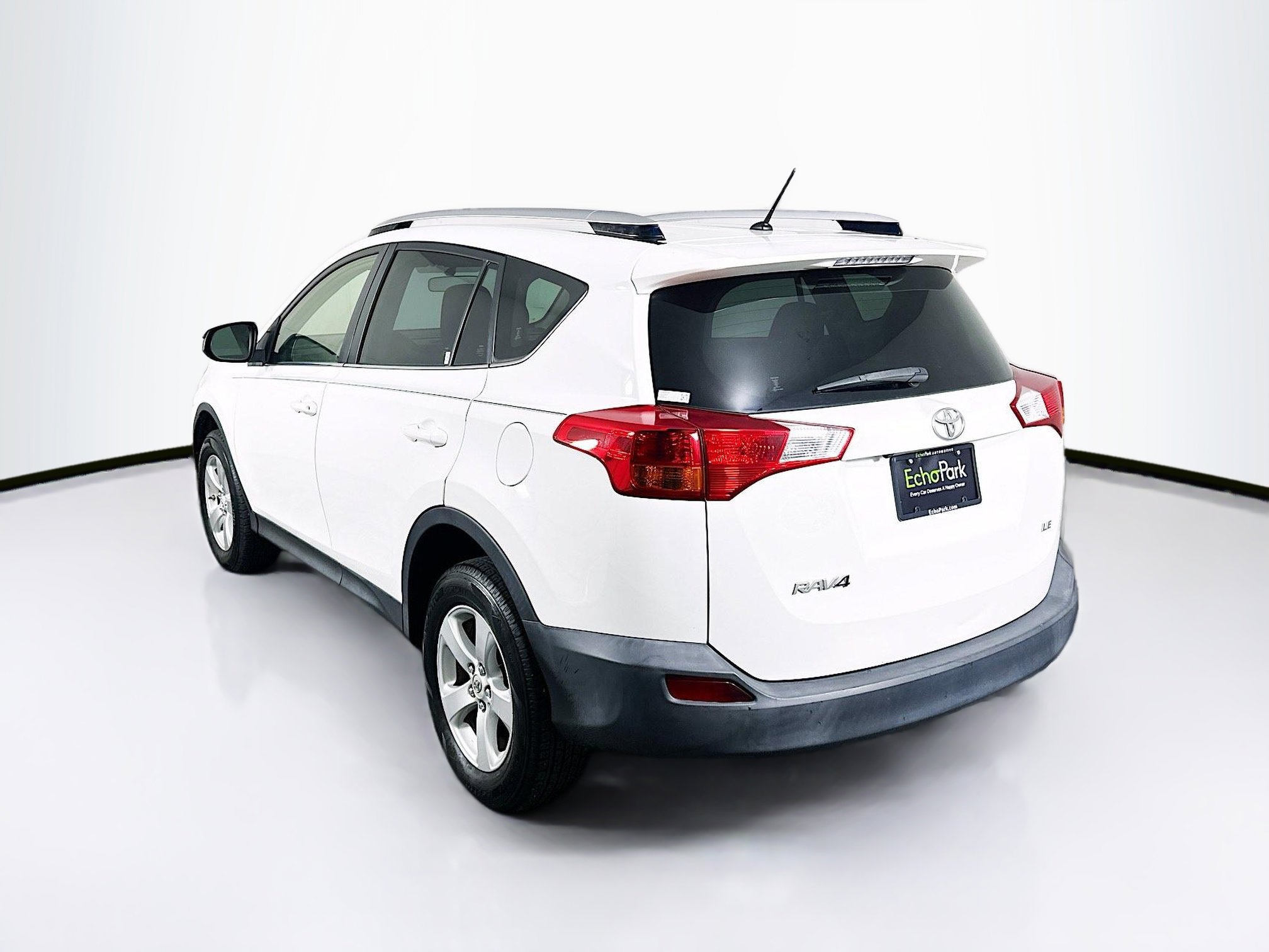Used 2015 Toyota RAV4 LE FWD image 5