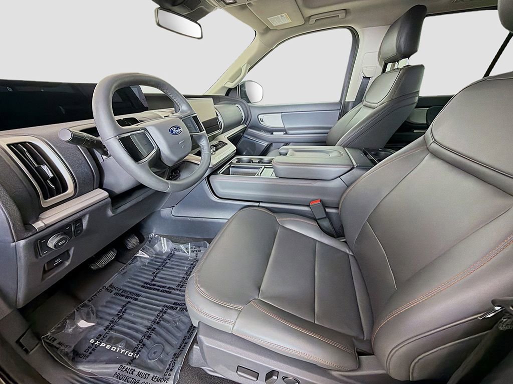 Used 2025 Ford Expedition Active image 22