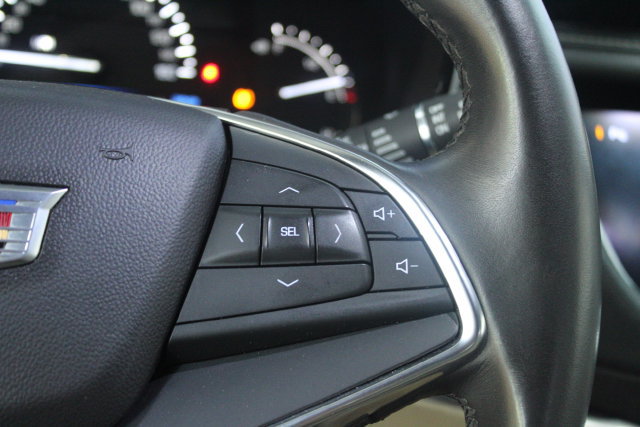 Used 2018 Cadillac XT5 AWD image 17