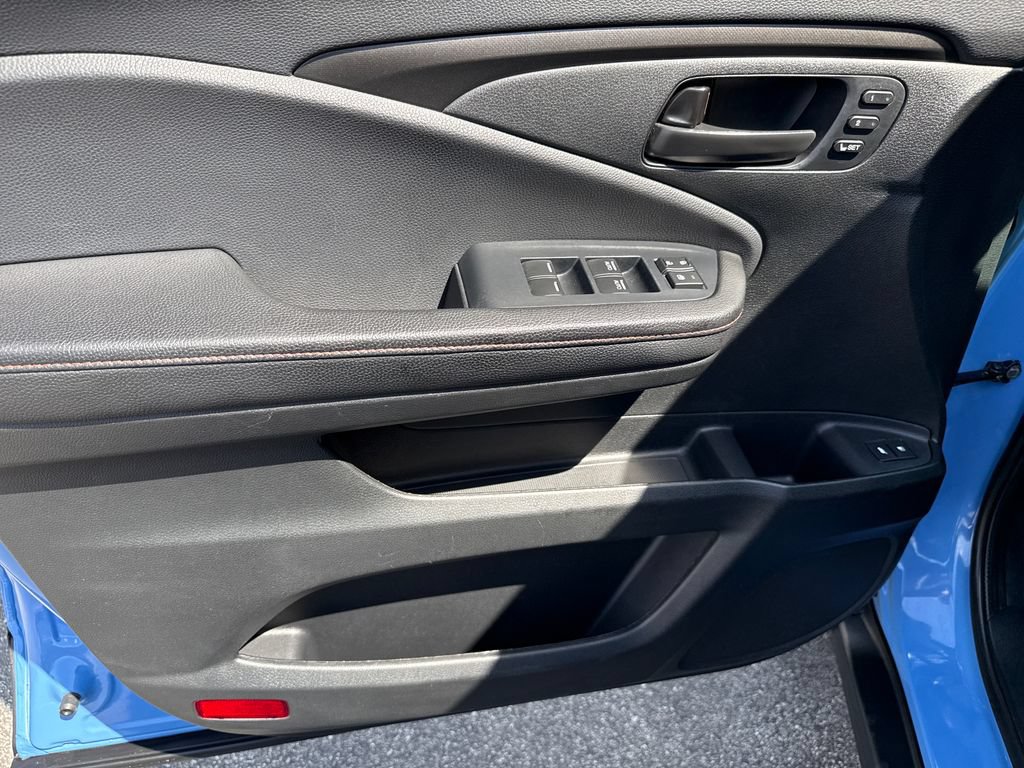 Certified 2025 Honda Passport TrailSport image 9