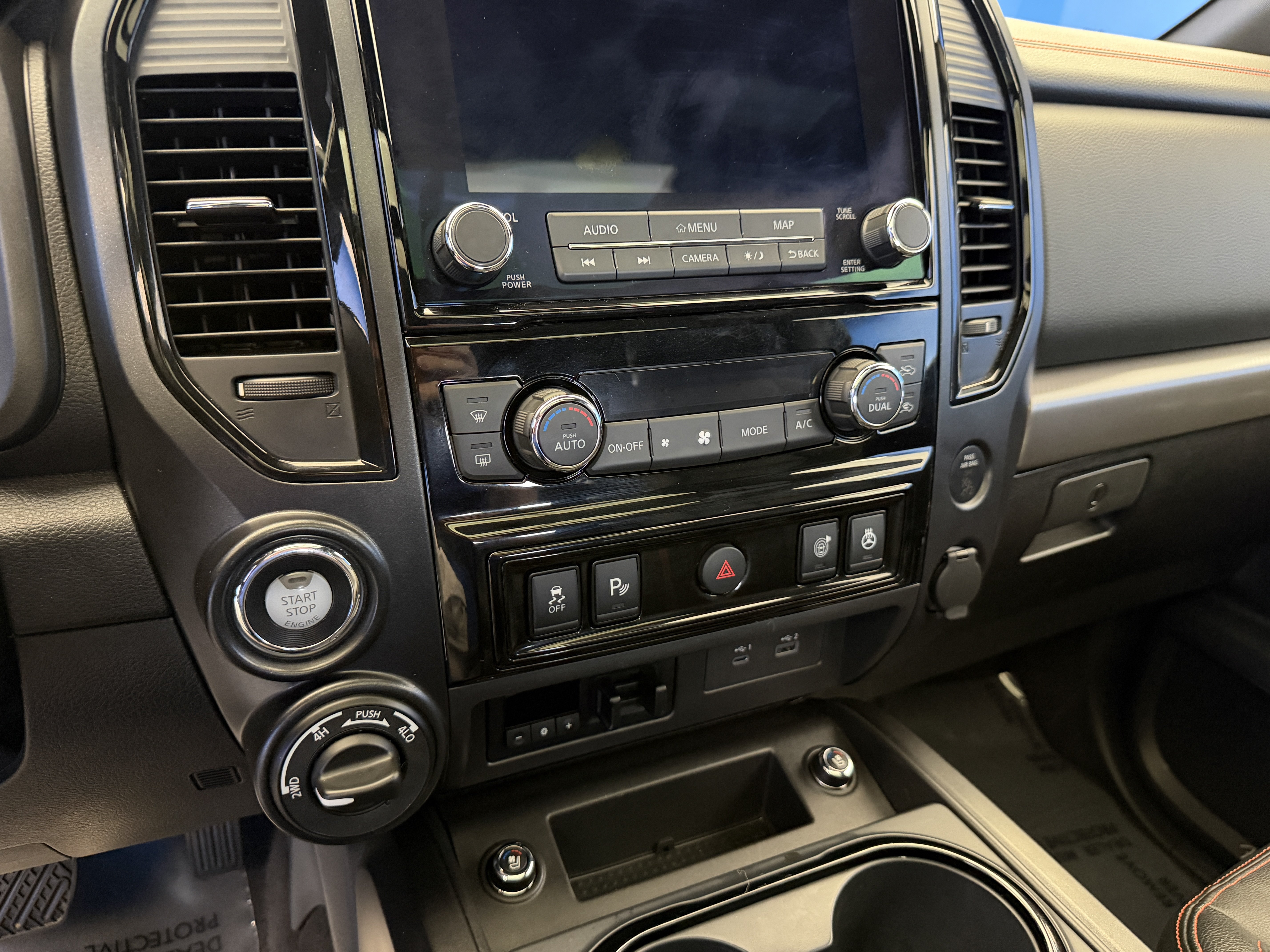Used 2024 Nissan Titan PRO-4X w/ Pro-4x Convenience Package AWD/4WD image 23