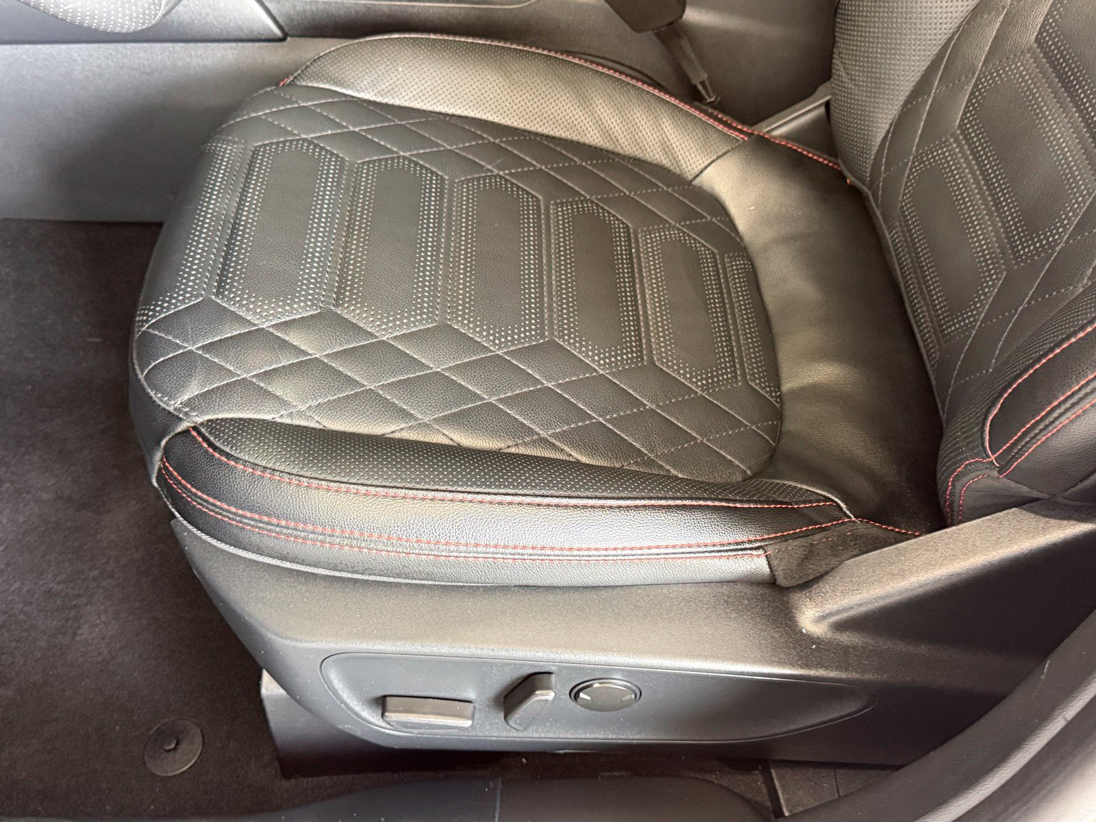 Used 2024 Ford Escape ST-Line Elite w/ Premium Technology Package AWD/4WD image 34