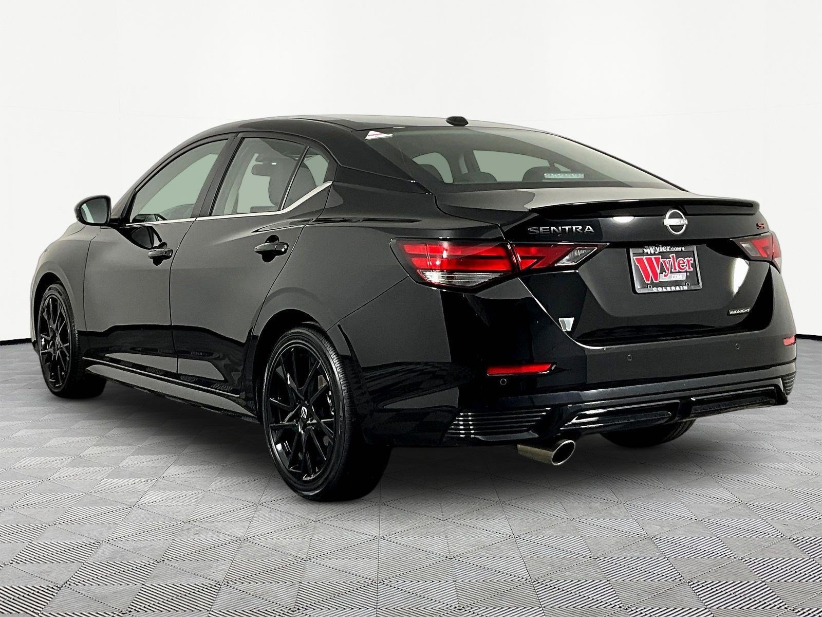 Certified 2025 Nissan Sentra SR w/ Midnight Edition FWD image 4