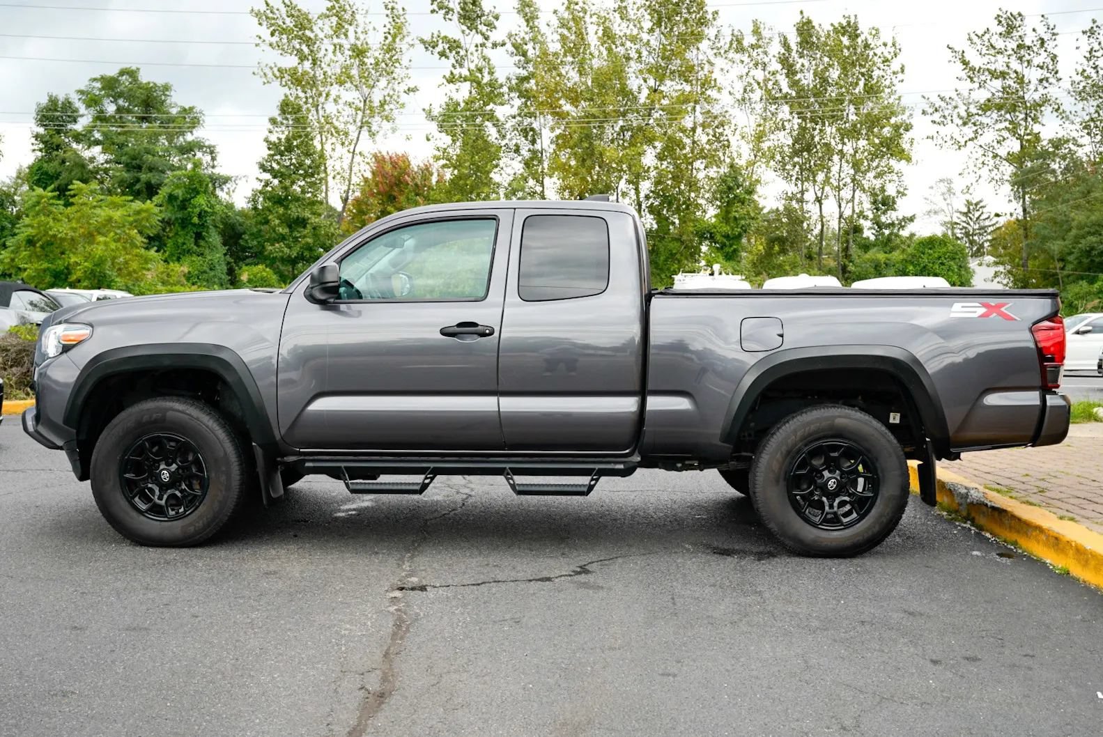 Used 2022 Toyota Tacoma SR w/ SX Package AWD/4WD image 8