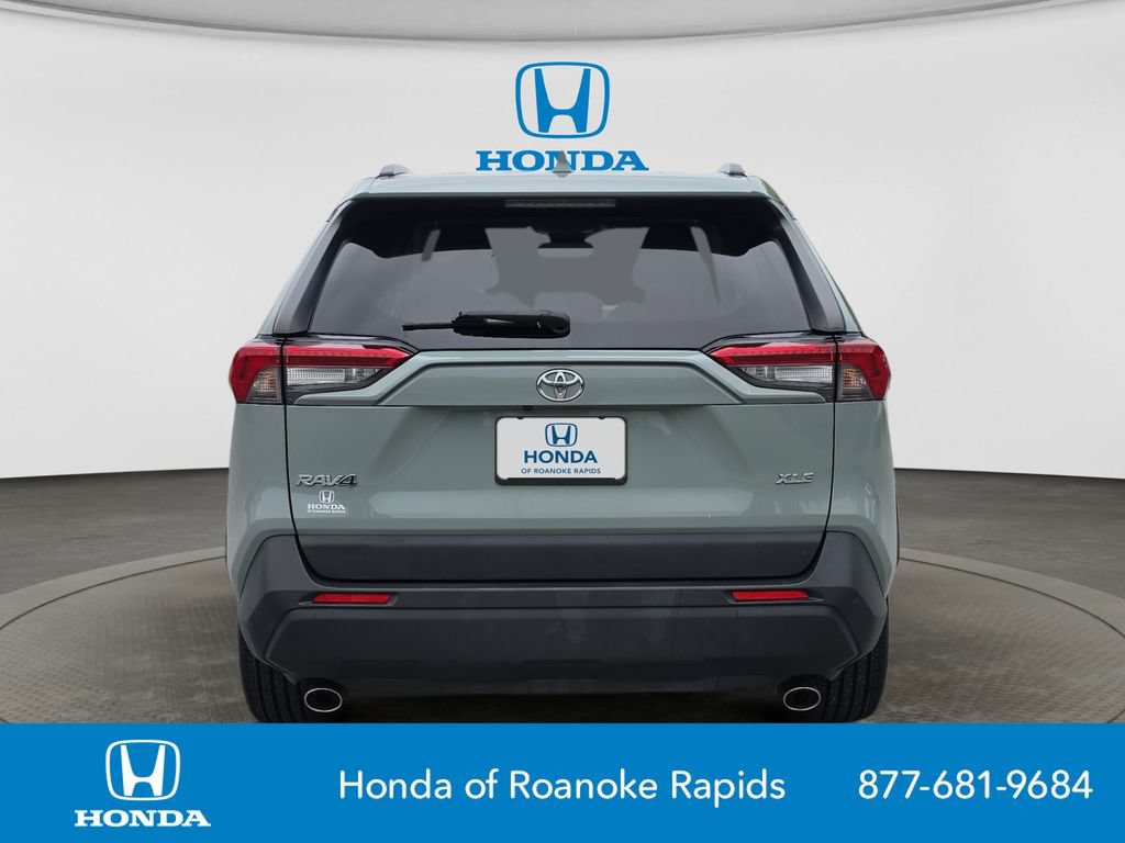 Used 2019 Toyota RAV4 XLE Premium FWD image 4