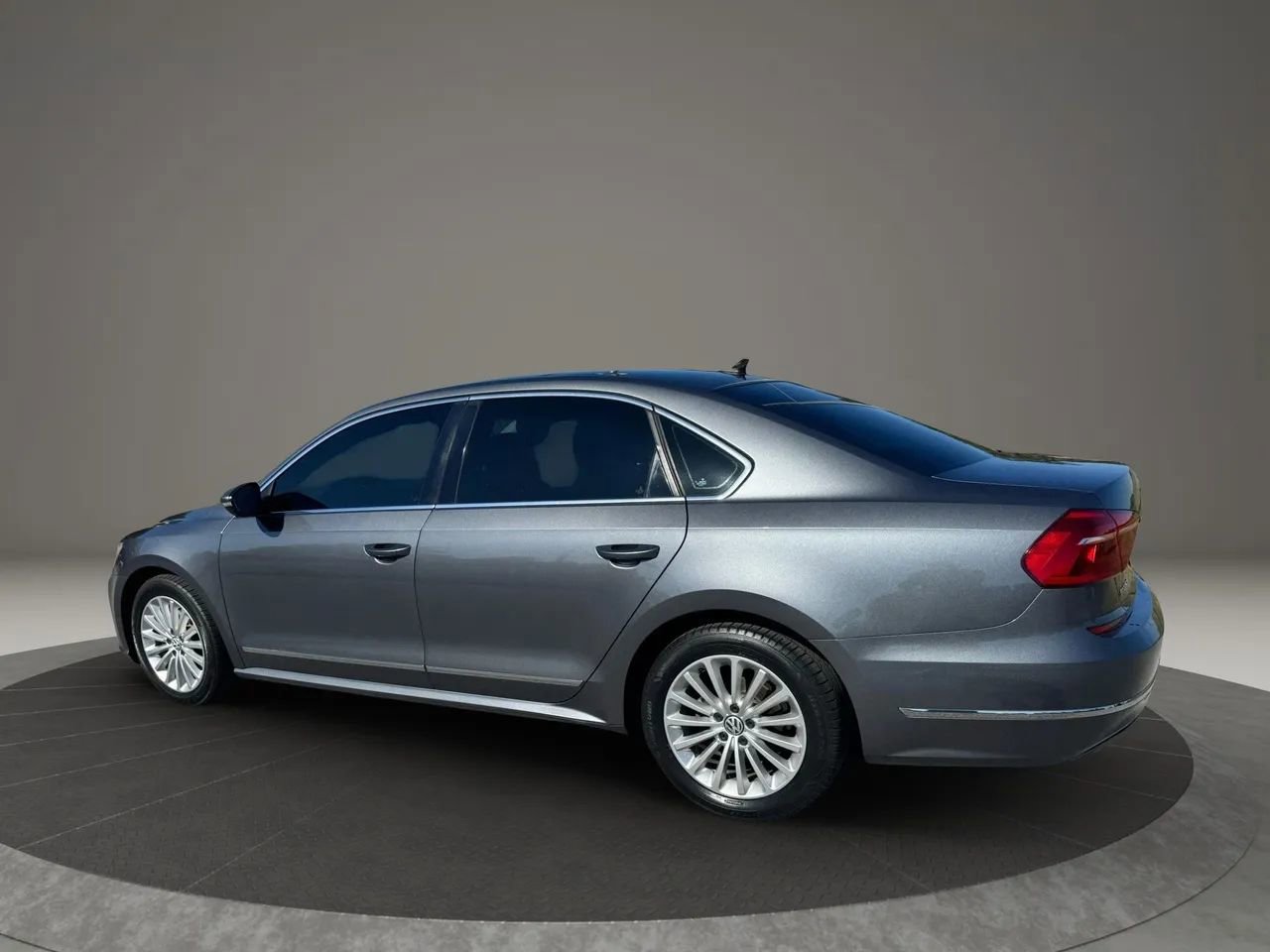 Used 2016 Volkswagen Passat 1.8T SE FWD image 6