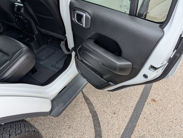 Used 2022 Jeep Wrangler Unlimited Sahara AWD/4WD image 6