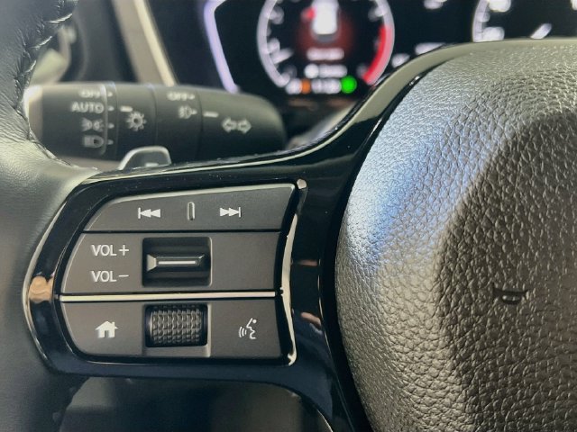 Used 2025 Honda Pilot Touring image 17