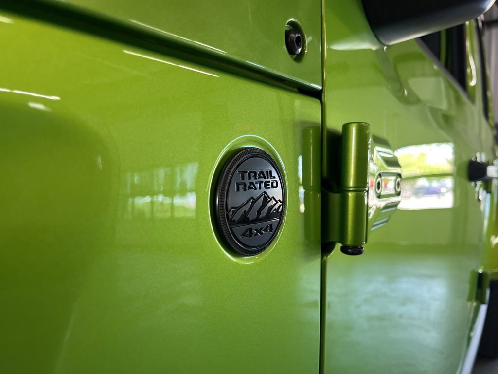 Used 2025 Jeep Gladiator Sport image 14