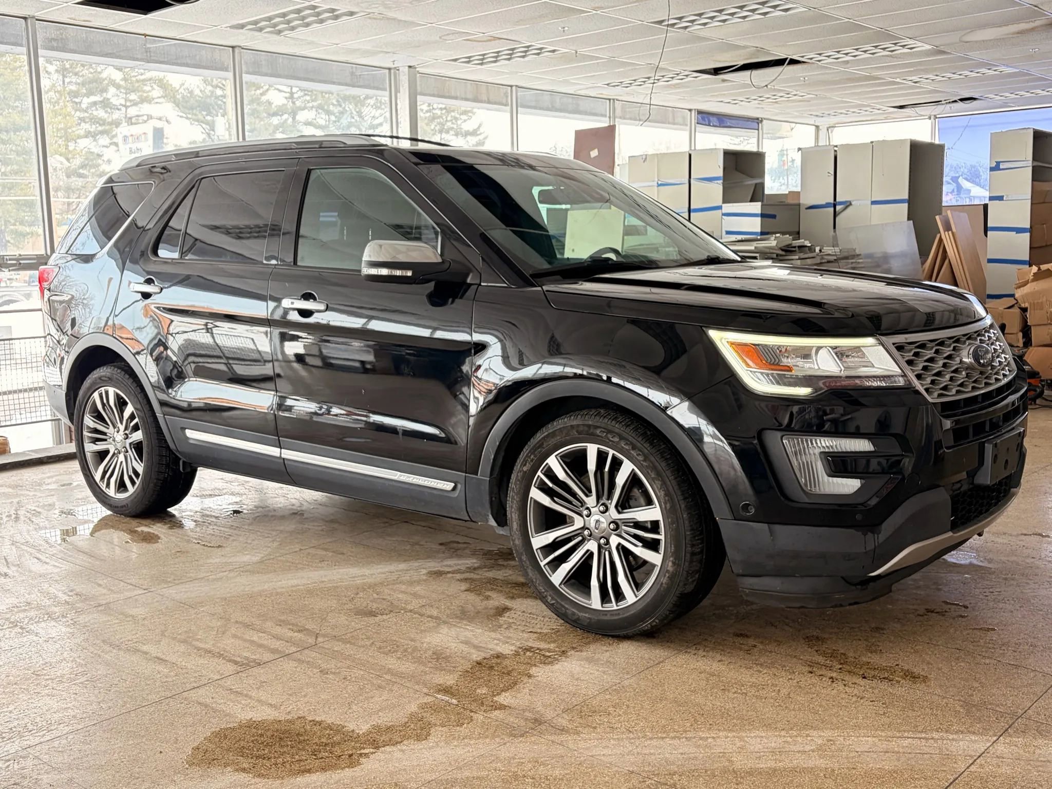 Used 2017 Ford Explorer Platinum image 6