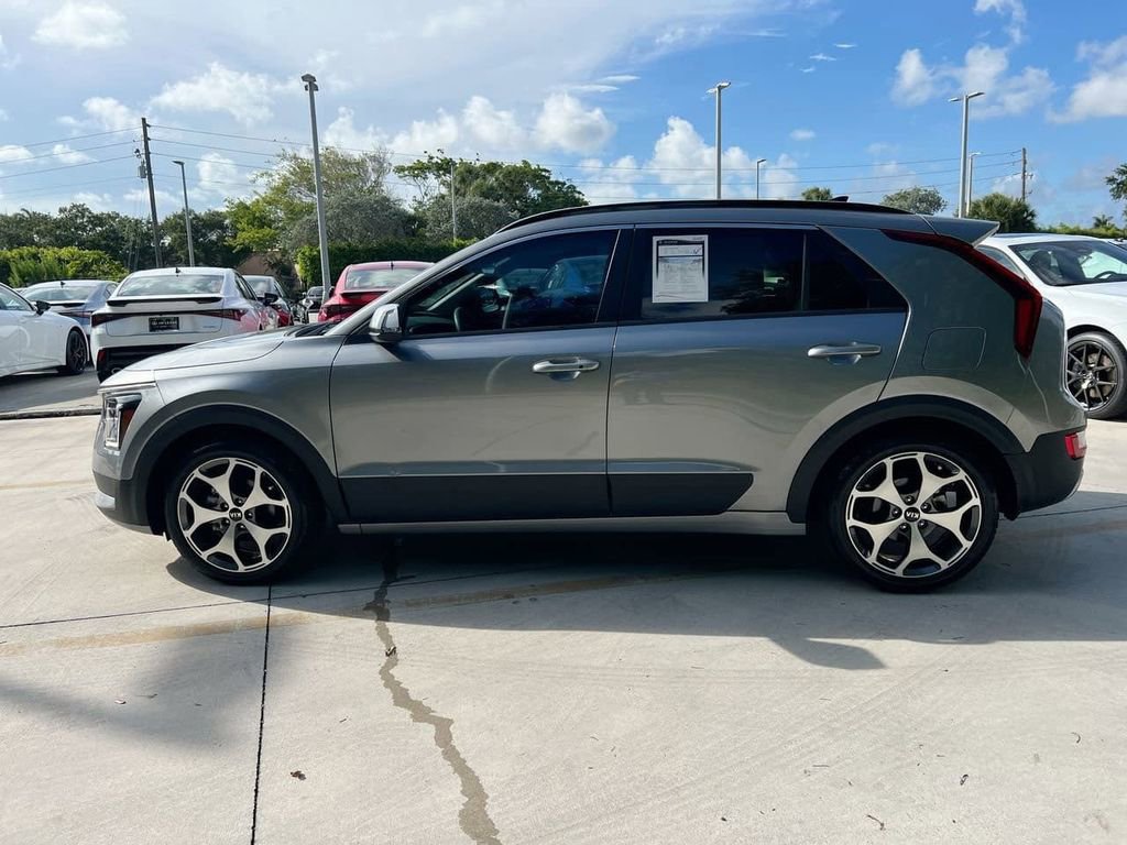 Used 2023 Kia Niro EX FWD image 4