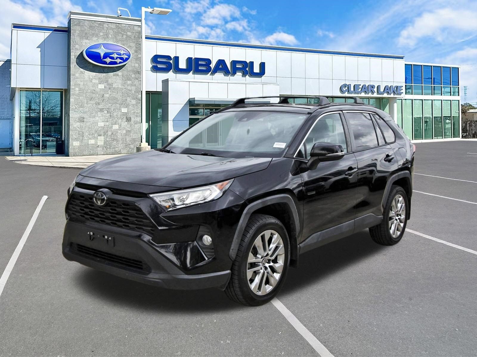Used 2021 Toyota RAV4 XLE Premium FWD image 3