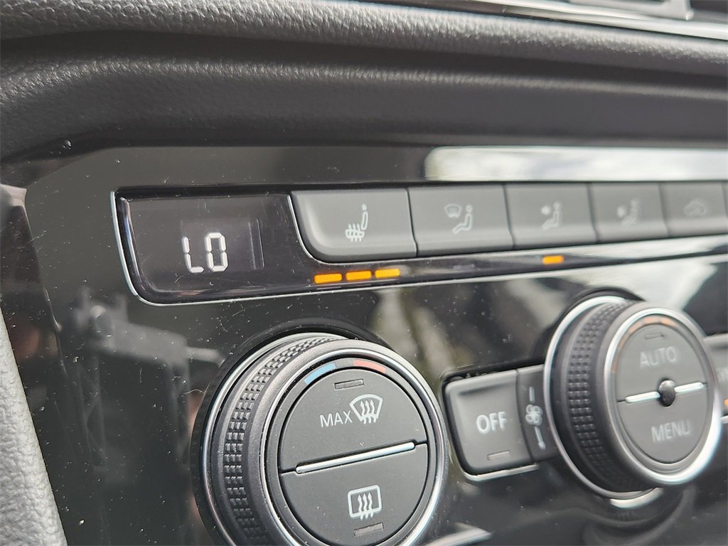 New 2024 Volkswagen Taos SE image 20