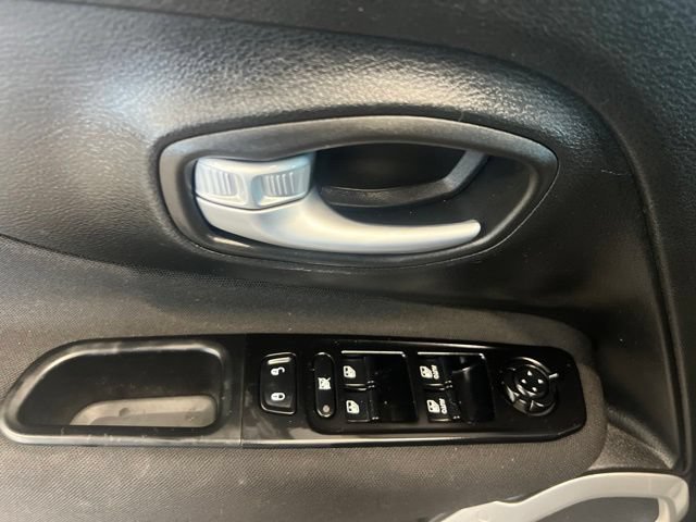 Used 2020 Jeep Renegade Sport w/ Sport Appearance Group AWD/4WD image 26