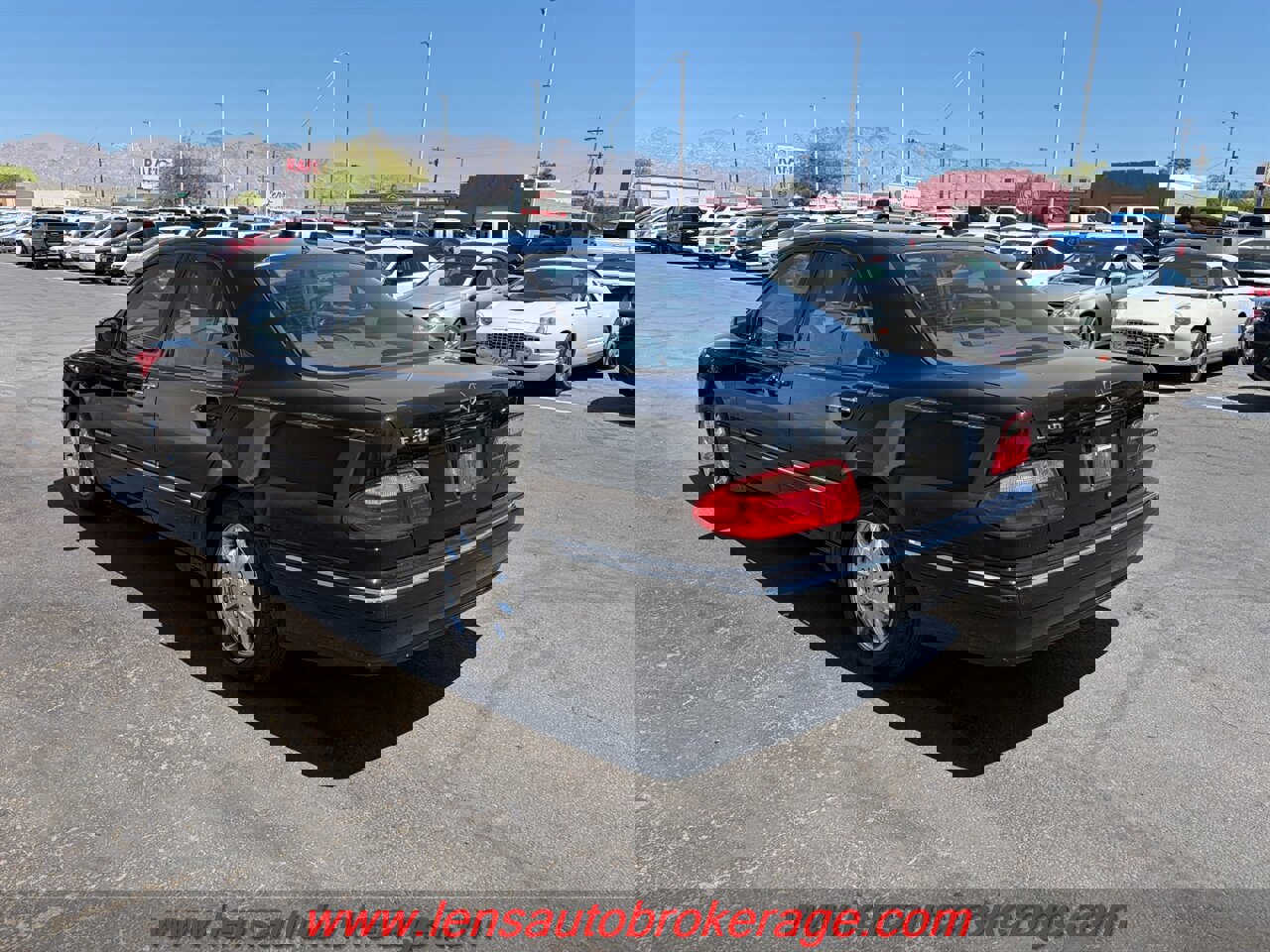 Used 2000 Mercedes-Benz E 320 Sedan image 6