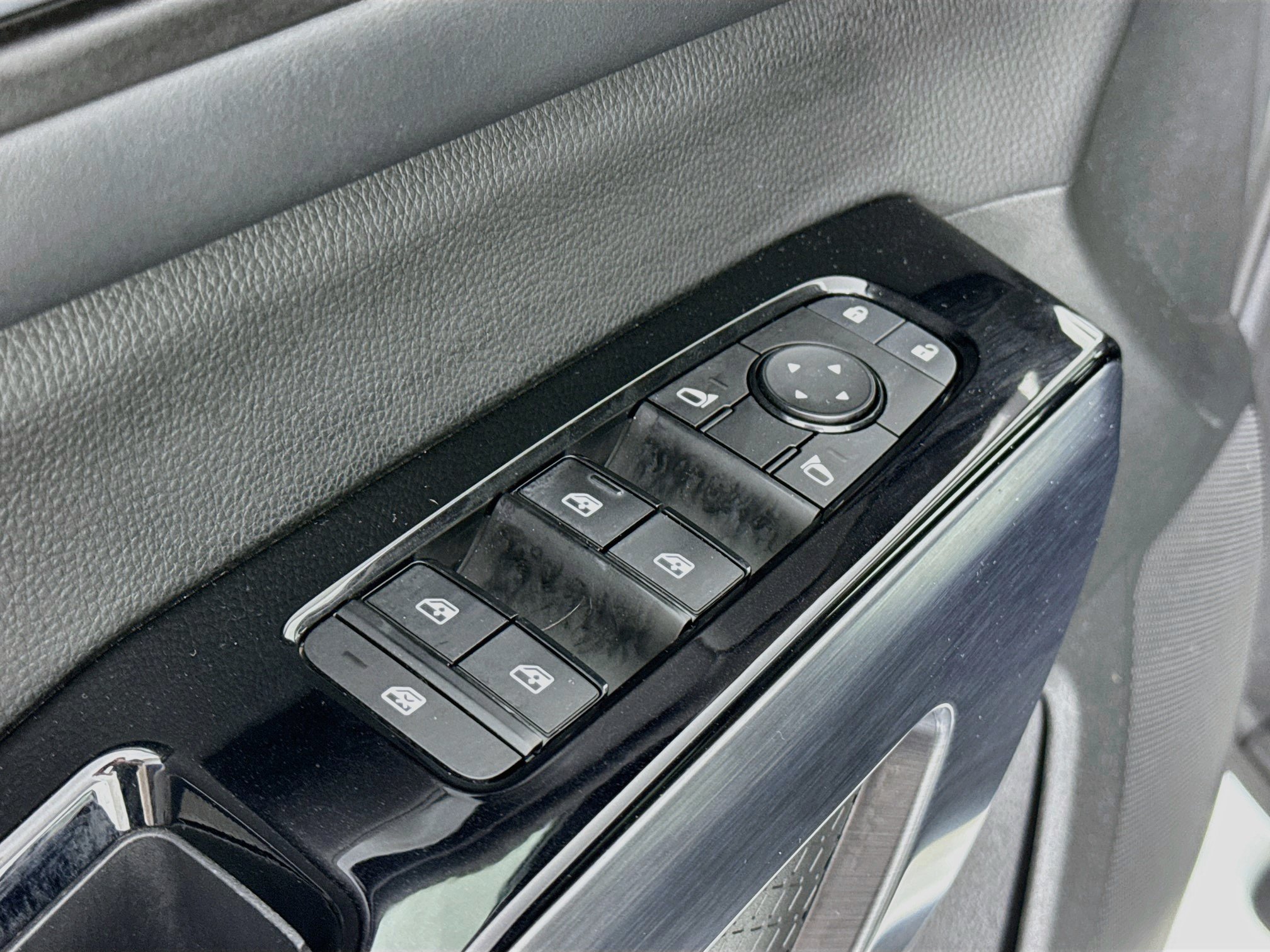 Used 2023 Nissan Pathfinder SL w/ SL Premium Package AWD/4WD image 18