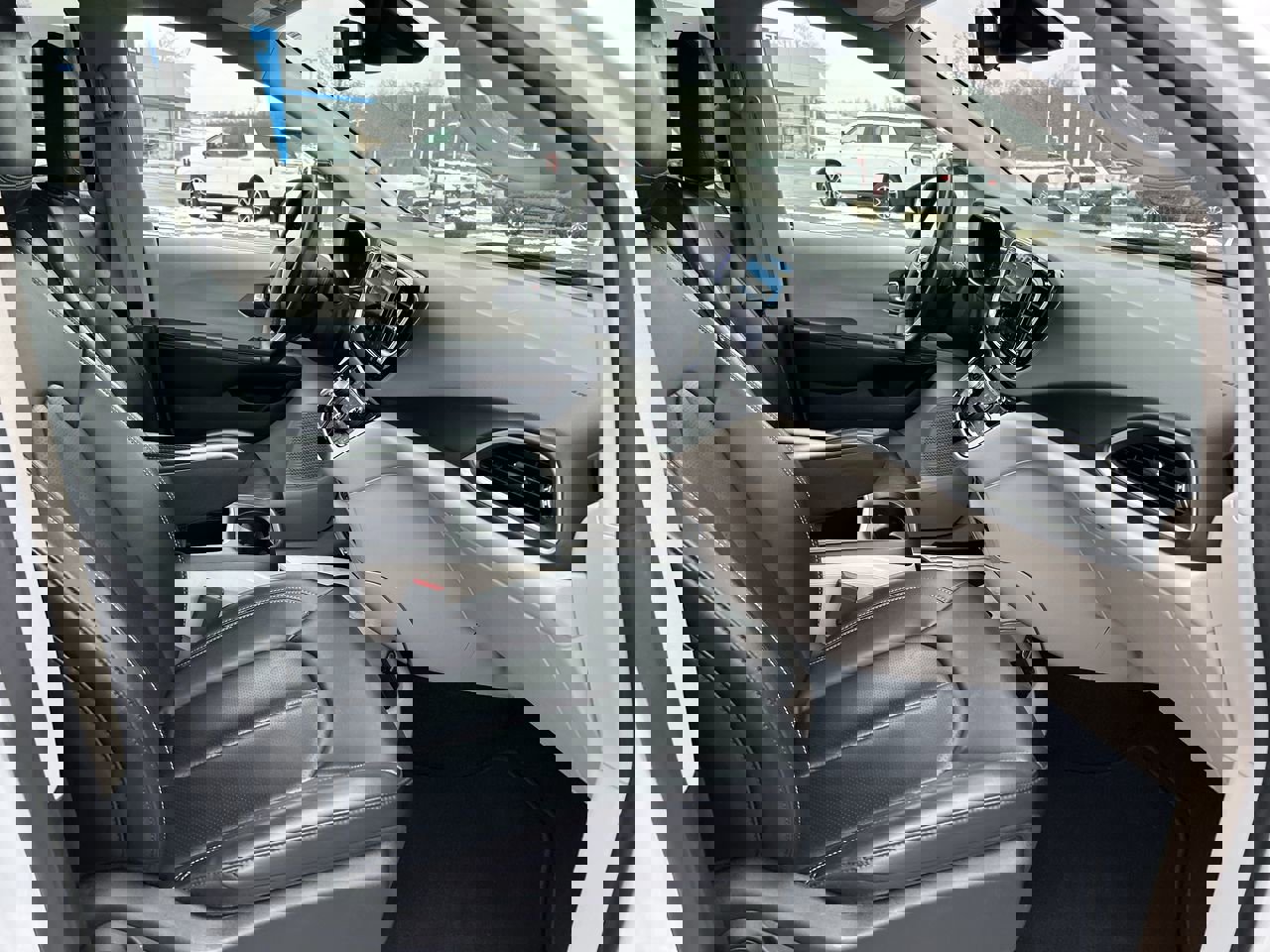 Used 2023 Chrysler Pacifica Touring-L image 12