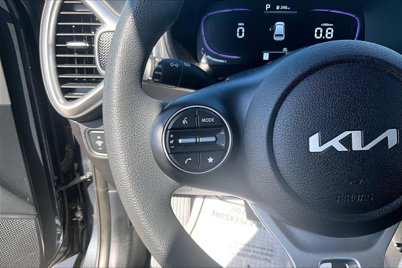 Used 2025 Kia Soul LX w/ LX Technology Package FWD image 11