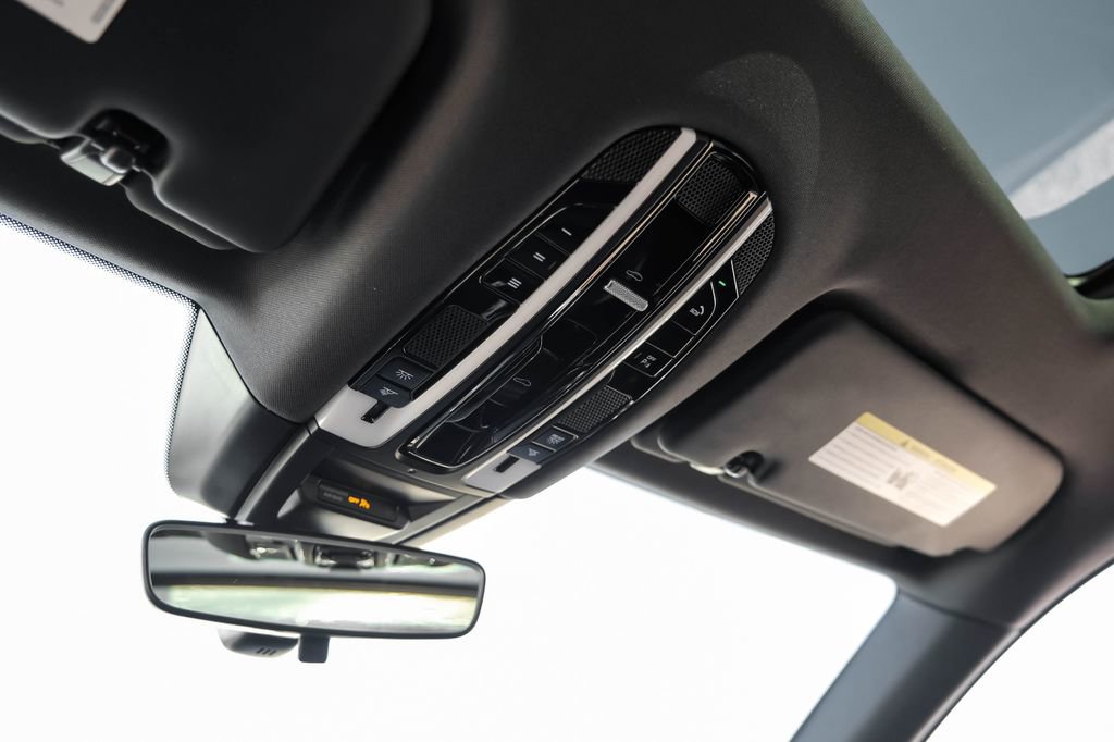 Used 2022 Porsche Cayenne AWD/4WD image 22