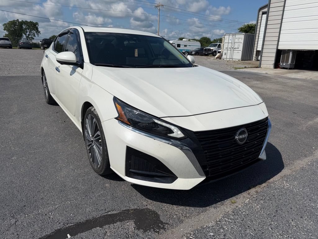 Used 2025 Nissan Altima 2.5 SL FWD image 2